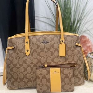 Coach purse and wallet set